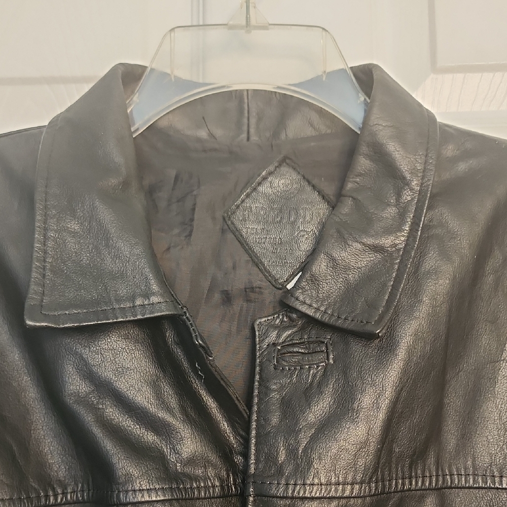 Men's Sleek Black Leather Jacket - Picture 2 of 13